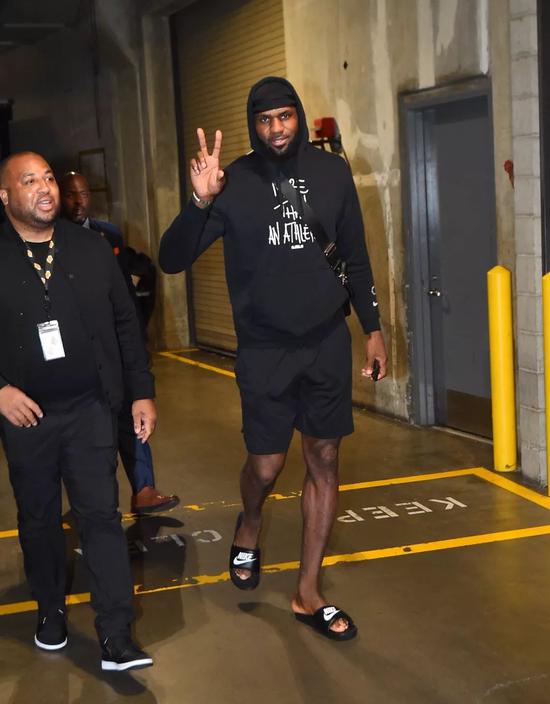 与库里式远 与库里式远